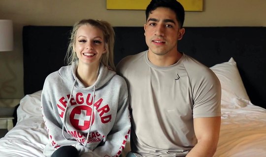 Татуированная блондинка во время кастинг испытала нереальное удовольст...