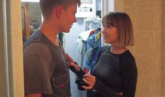 Русская девушка жарким сексом благодарит сантехника...