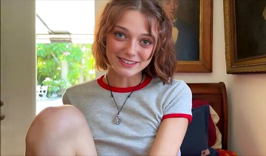 Худышка мокрую пизду подставила в видео от первого лица